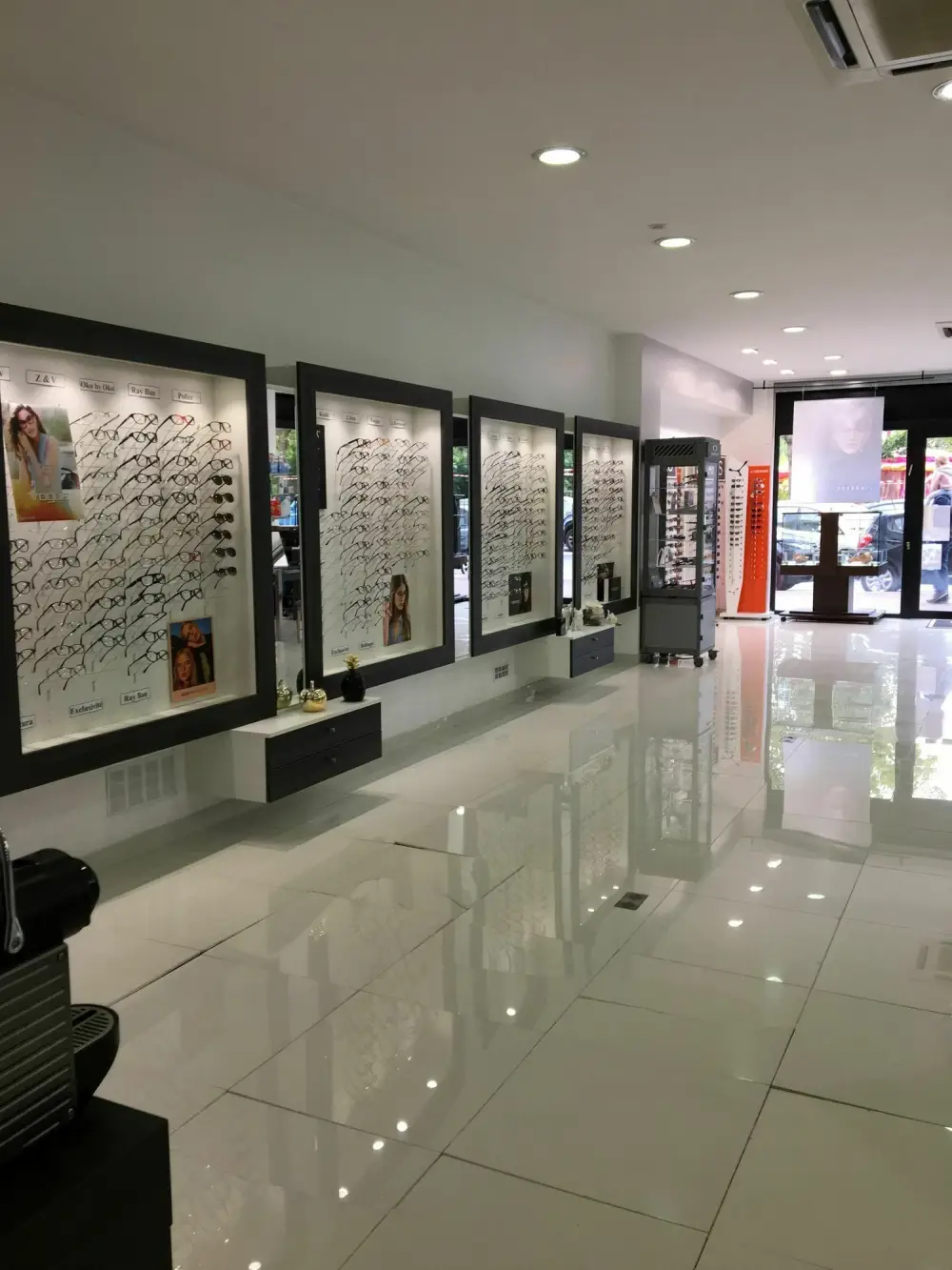 L'Opticien